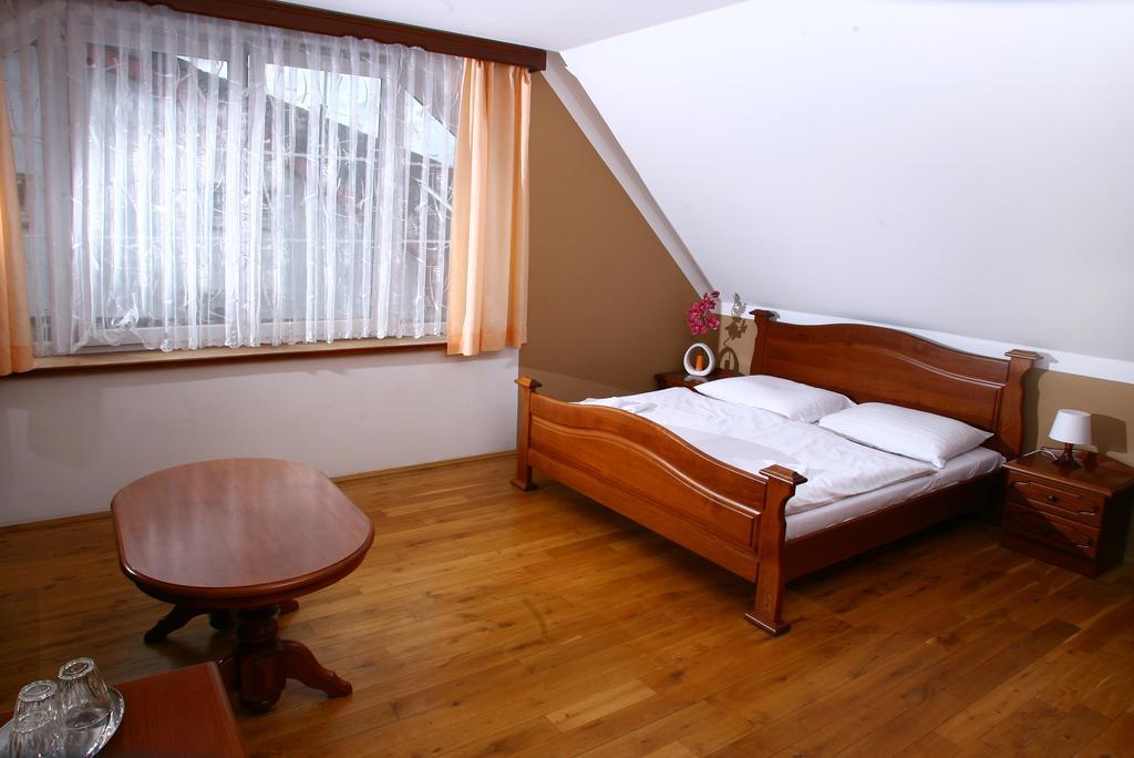 Penzion Fajn *** パルドゥビツェ 部屋 写真